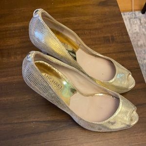 Beautiful nice shoes from Michael Kors. Excellent condition.